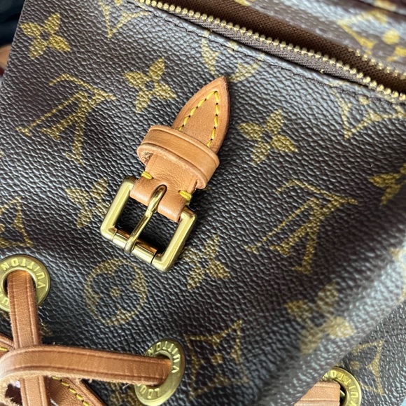 Louis Vuitton Montsouris PM - Picture 10 of 16